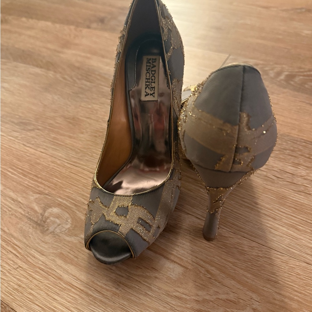 Badgley Mischka Gray and Gold Peep Toe Heels